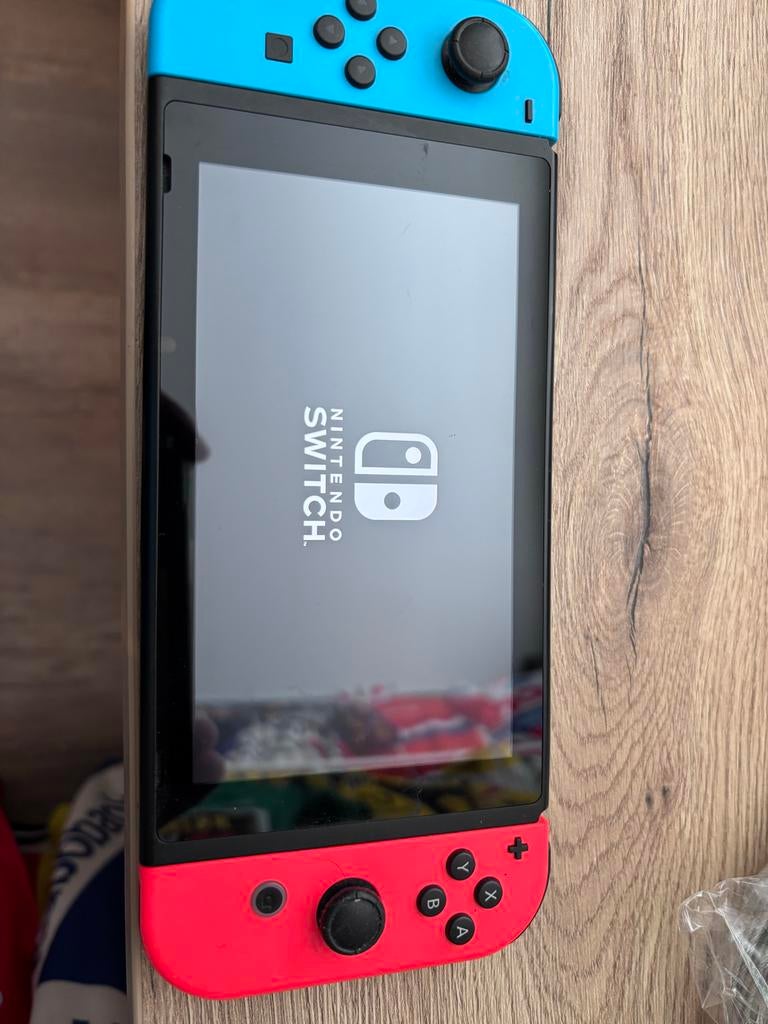 Nintendo Switch met dock en 9 spellen, Spelcomputers en Games, Online, Verzenden, Overige genres, 1 speler