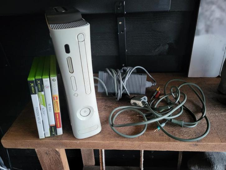 Xbox 360 console met games en kabels, Spelcomputers en Games, Spelcomputers | Xbox 360, Gebruikt, 360 Pro of Premium, Zonder controller