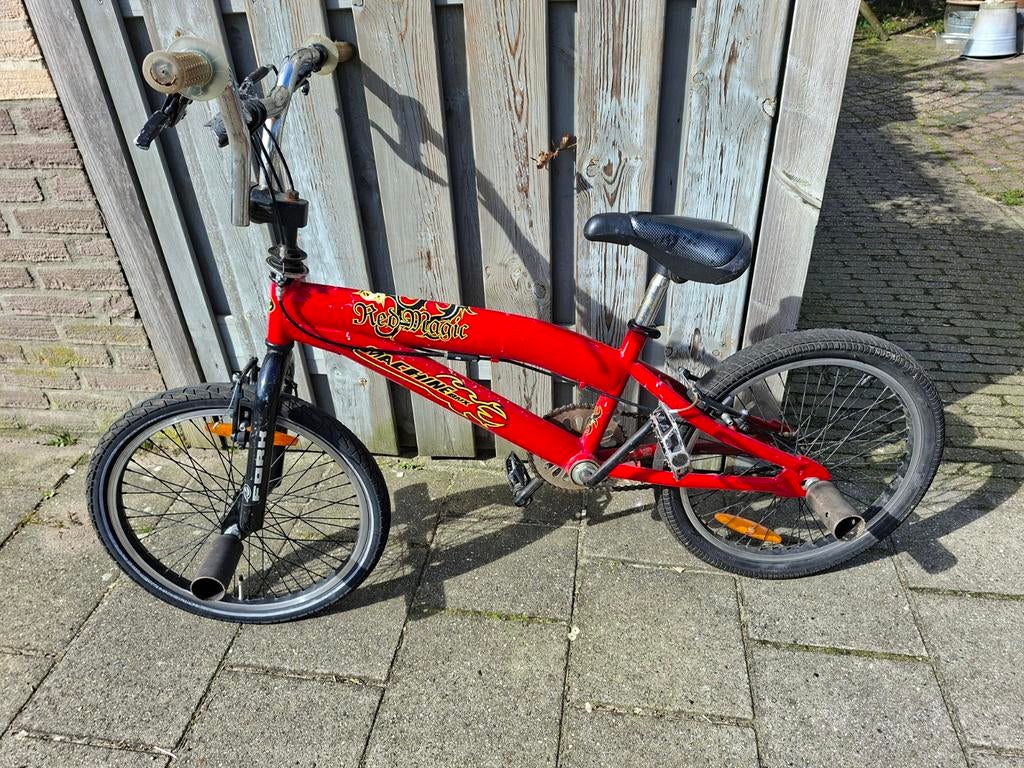 Red Magic Machine BMX - Gebruikt, 20 inch wielen, Ophalen, Velgrem, Voetsteunen, 16 tot 20 inch