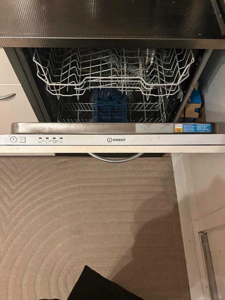Indesit Inbouw Vaatwasser - 2 jaar oud, Witgoed en Apparatuur, Vaatwasmachines, Gebruikt, Inbouw, 85 tot 90 cm, 45 tot 60 cm, 10 tot 14 liter