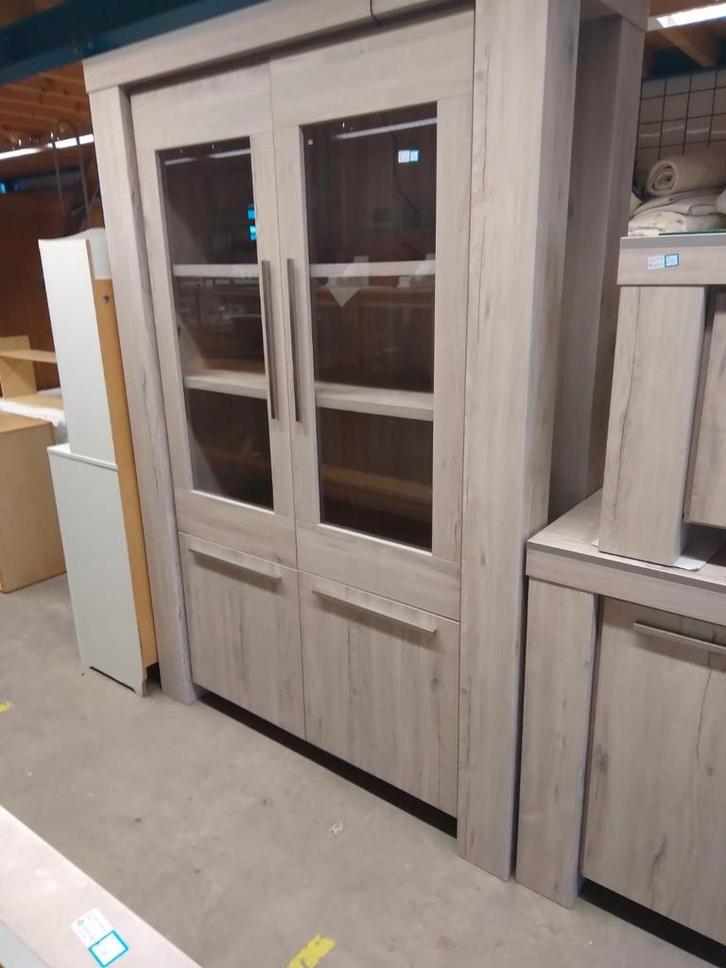 Houten vitrinekast met glazen deuren, Huis en Inrichting, Kasten | Vitrinekasten, Ophalen