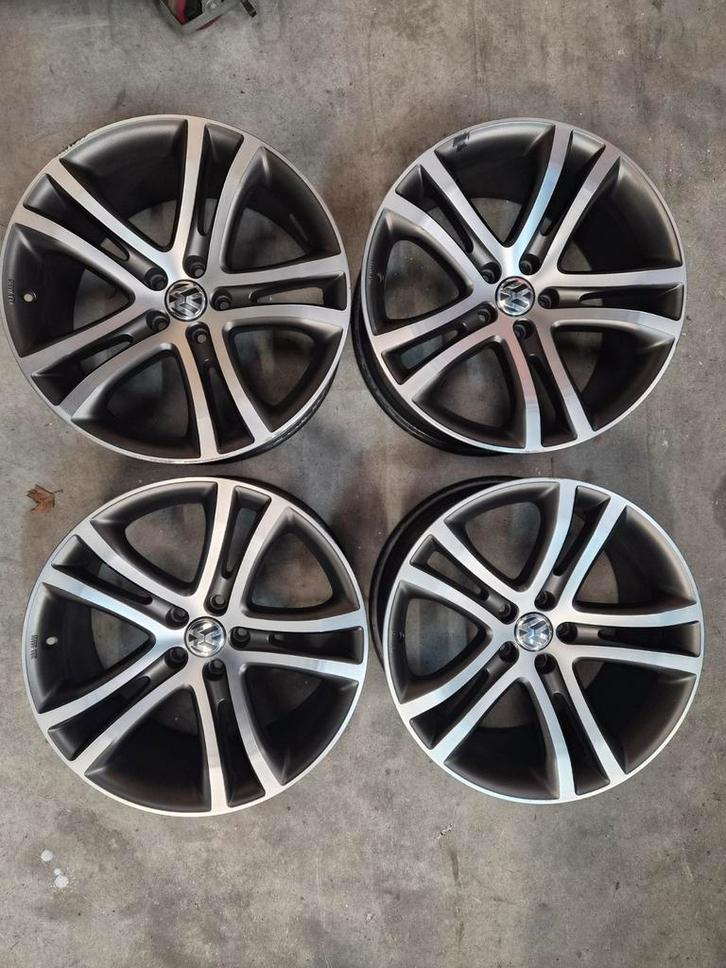 19 inch Vw Tiguan R-line velgen, Auto-onderdelen, Banden en Velgen, Velg(en), Zomerbanden, 19 inch, 235 mm, Personenwagen, Gebruikt