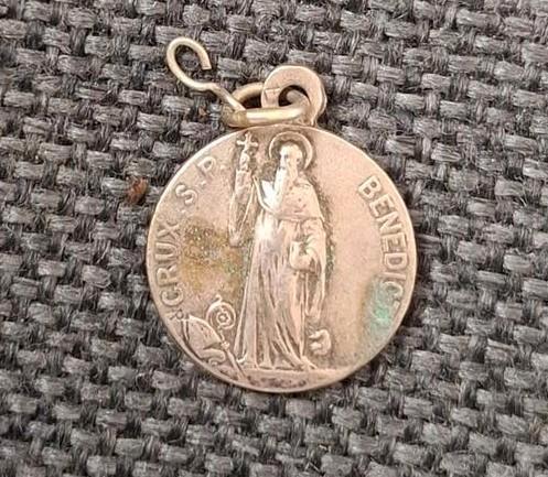 Heilige Benedictus zilver bedel hanger, Antiek en Kunst, Antiek | Religie, Ophalen of Verzenden