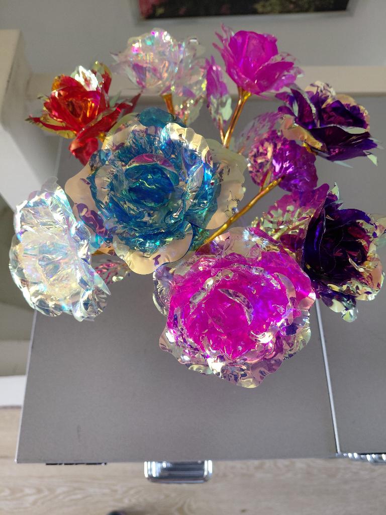 Gekleurde plastic bloemen 8 stuks, Ophalen of Verzenden, Zo goed als nieuw