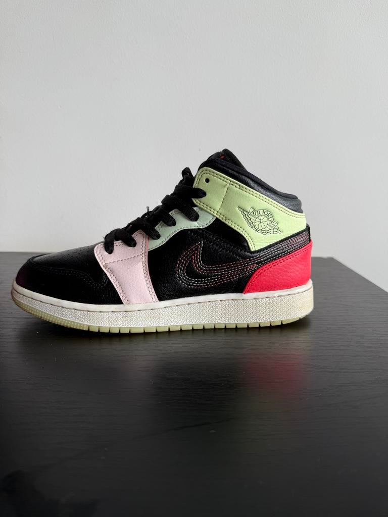 Nike Air Jordan 1 Mid - Zwart, Groen, Roze, Rood - Maat 38, Ophalen of Verzenden, Gedragen, Zwart, Sneakers of Gympen