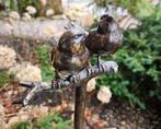 2 VOGELS OP TAK / mussen/ TUINSTEKER / BRONS, Huis en tuin decoratie Marie, Nieuw, Info@huisentuindecoratiemarie.nl, Peize