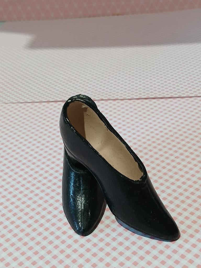 Antieke? Schoentjes voor een Boudoir Pop, Verzamelen, Ophalen of Verzenden, Gebruikt, Pop