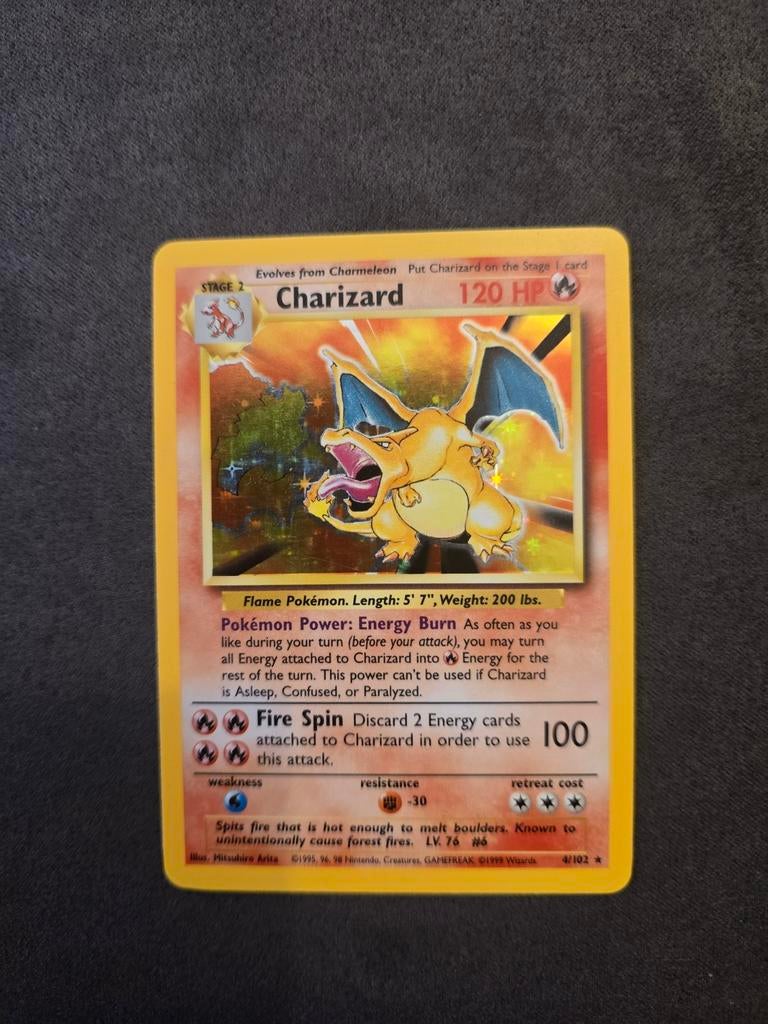 Oude Charizard 4/102 Pokémon kaart, Hobby en Vrije tijd, Verzamelkaartspellen | Pokémon, Ophalen of Verzenden, Zo goed als nieuw