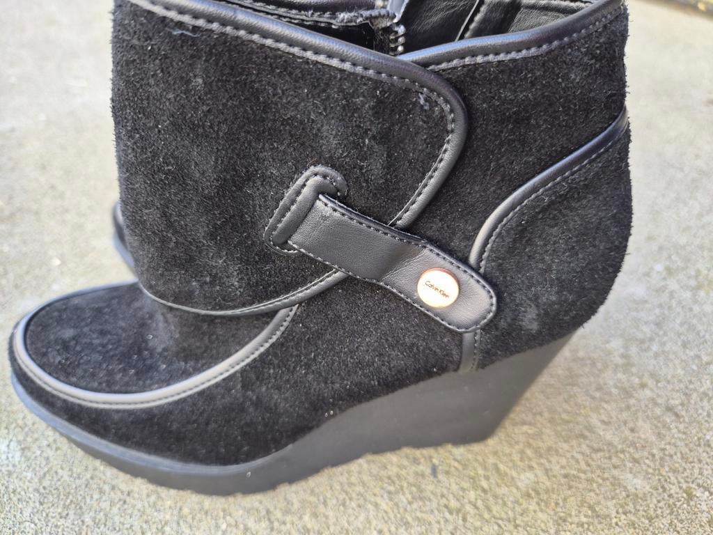 Calvin Klein suède sleehak schoenen - Z.G.A.N., Kleding | Dames, Schoenen, Ophalen