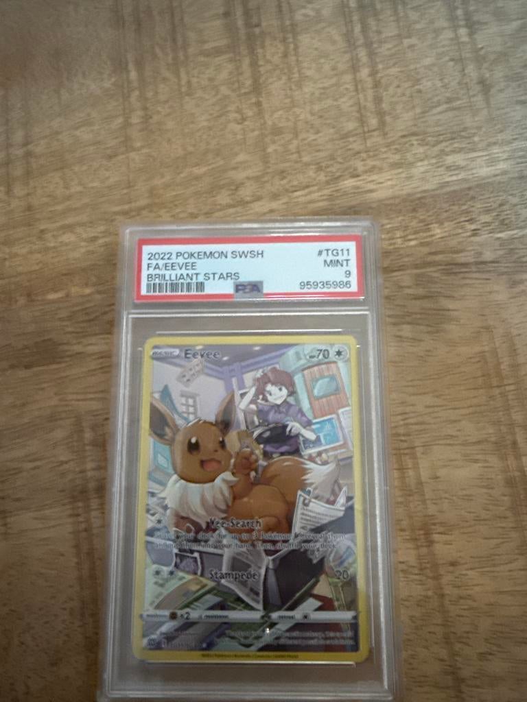 Mooie PSA 9 Eevee kaart, Hobby en Vrije tijd, Verzamelkaartspellen | Pokémon, Ophalen of Verzenden, Zo goed als nieuw, Losse kaart