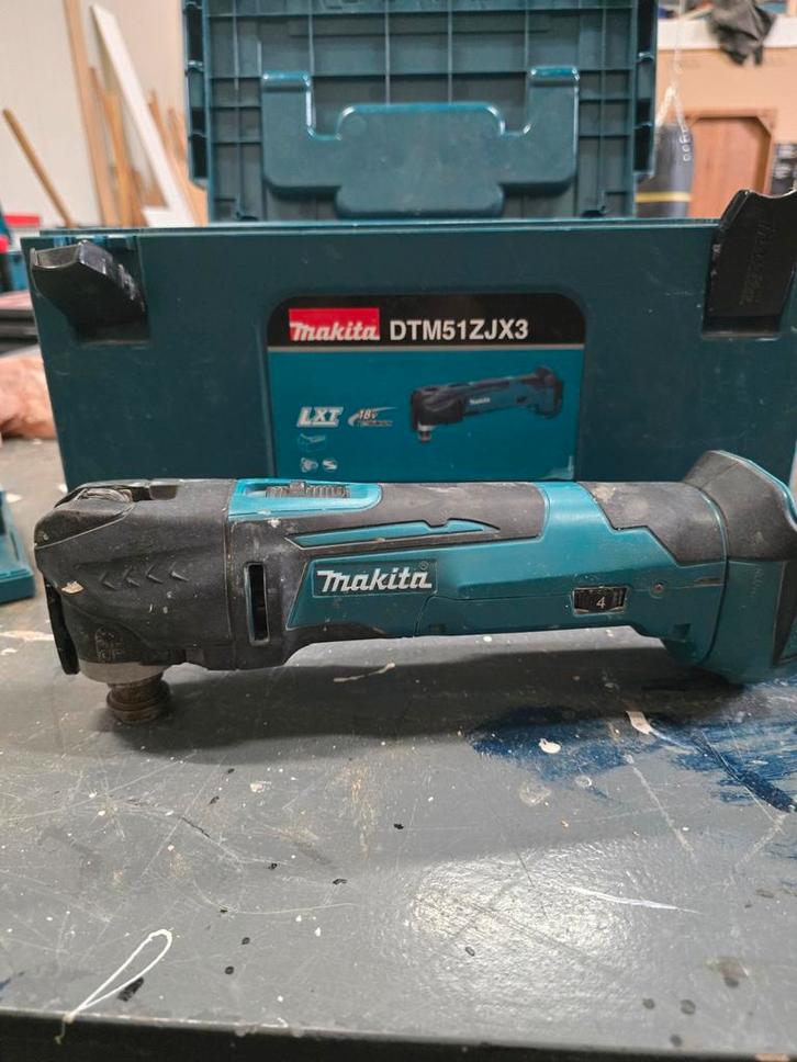 Makita DTM51ZJX3 multitool met accessoires, Doe-het-zelf en Verbouw, Gereedschap | Handgereedschap, Ophalen