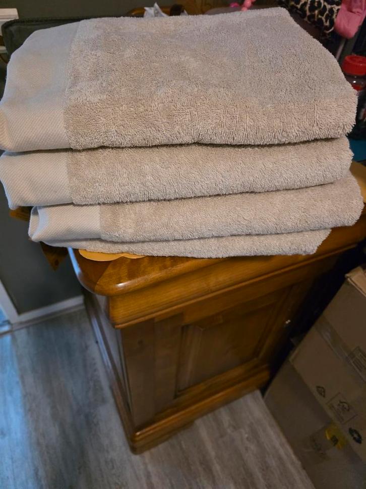 4 x Walra badlaken Beige 70 x 140cm, Huis en Inrichting, Badkamer | Badtextiel en Accessoires, Nieuw, Handdoek, Beige, Ophalen of Verzenden