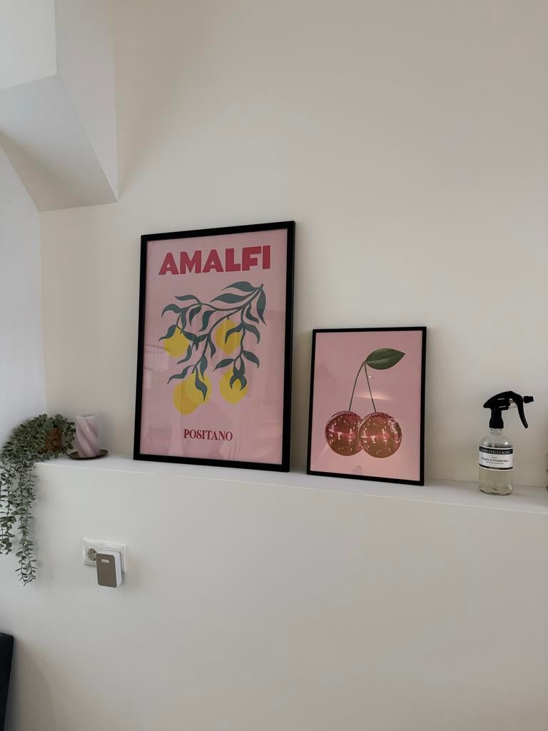 Twee posters Amalfi & kersen, Ophalen of Verzenden, Zo goed als nieuw, Kunststof, Minder dan 50 cm