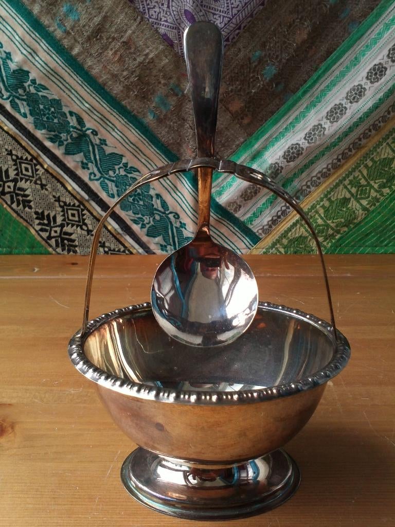 Mooie oude Engelse silverplate suikerpot met lepel 19,5 cm.