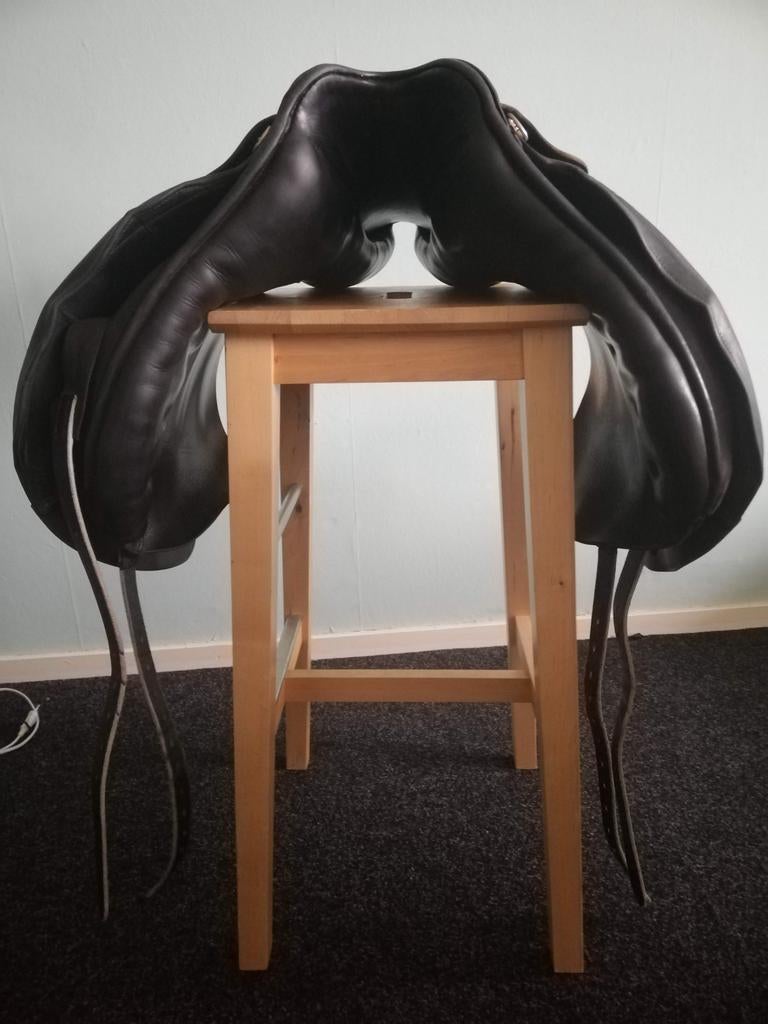 Dressuurzadel Kieffer 17.5 inch zadel is goed, heeft nieuwe, Ophalen, Gebruikt