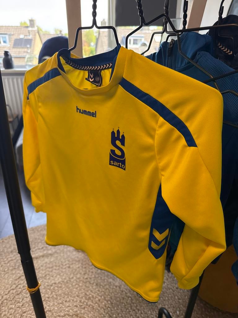 Sarto Hummel voetbal kleding pakket, Maat 38/40 (M), Geel, Overige typen, Ophalen of Verzenden