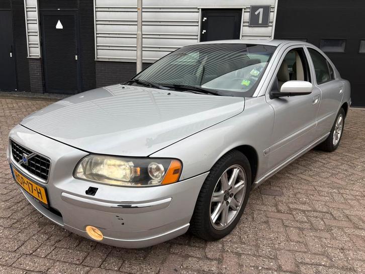 Volvo S60 2.4 D5 AUT 2004 Grijs, Auto's, Volvo, Bedrijf, S60, ABS, Airbags, Airconditioning, Alarm, Boordcomputer, Centrale vergrendeling