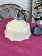Vintage/antiek hanglampje, wit glazen kapje, Antiek en Kunst, Antiek | Lampen, Ophalen of Verzenden