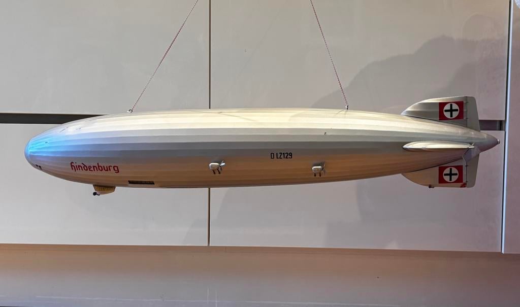 Vintage Hindenburg Zeppelin model 110 cm balsa hout uniek, Antiek en Kunst, Ophalen
