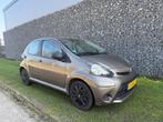 Toyota Aygo 1.0 VVT-i Now Airco | Groot scherm (bj 2013), Euro 5, Gebruikt, Bruin, 4 stoelen