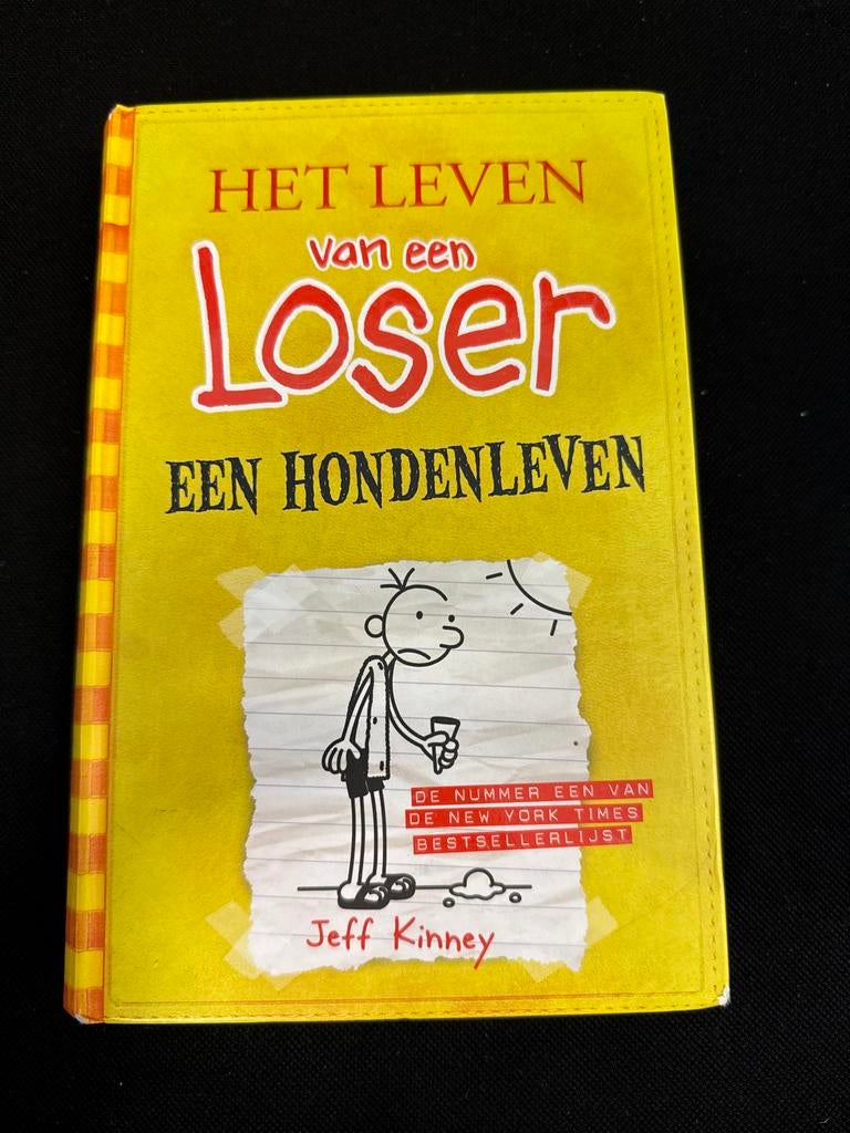 Het Leven van een Loser: Een Hondenleven - Jeff Kinney, Boeken, Ophalen of Verzenden, Gelezen, Fictie algemeen