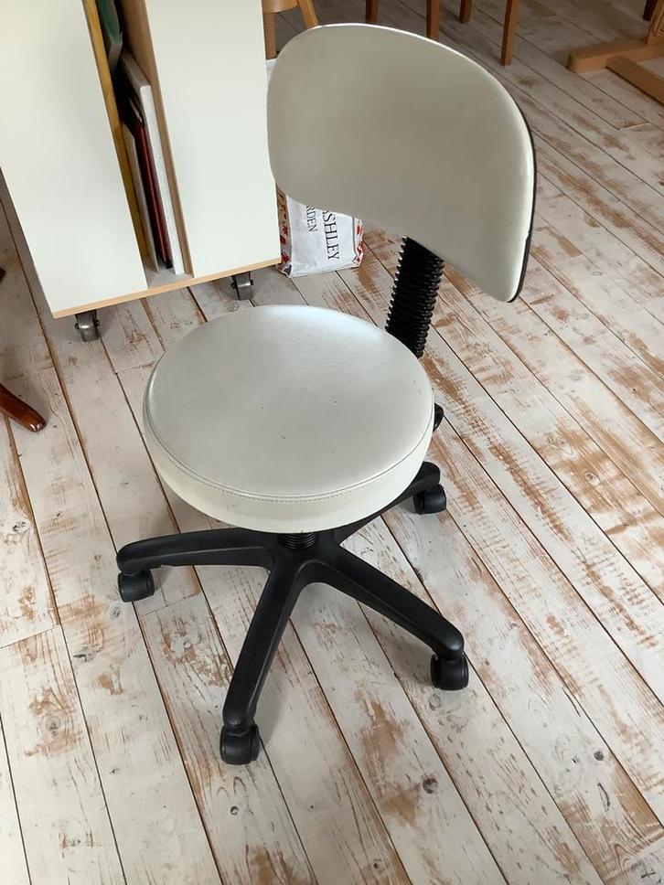 Praktijk Tabouret met rugleuning, Huis en Inrichting, Krukjes, Gebruikt, Ophalen