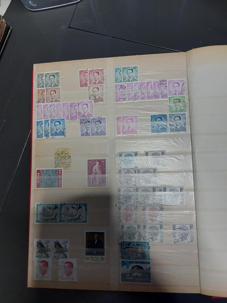 Verzameling postzegels in album, diverse landen, Ophalen of Verzenden, Na 1940, Gestempeld