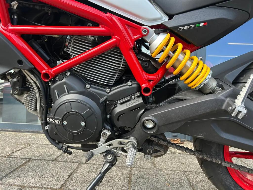 Ducati Monster Tour Monster 797 ABS Handvatverw € 7.440,00, Motoren, Motoren | Ducati, Bedrijf, Meer dan 35 kW, Toermotor, Traction Control