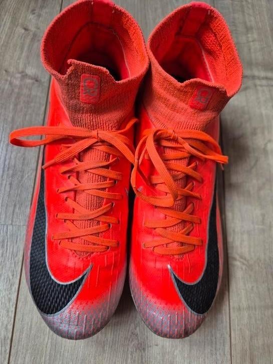 Nike Mercurial voetbalschoenen rood, Sport en Fitness, Voetbal, Maat XS of kleiner, Ophalen of Verzenden, Zo goed als nieuw, Schoenen