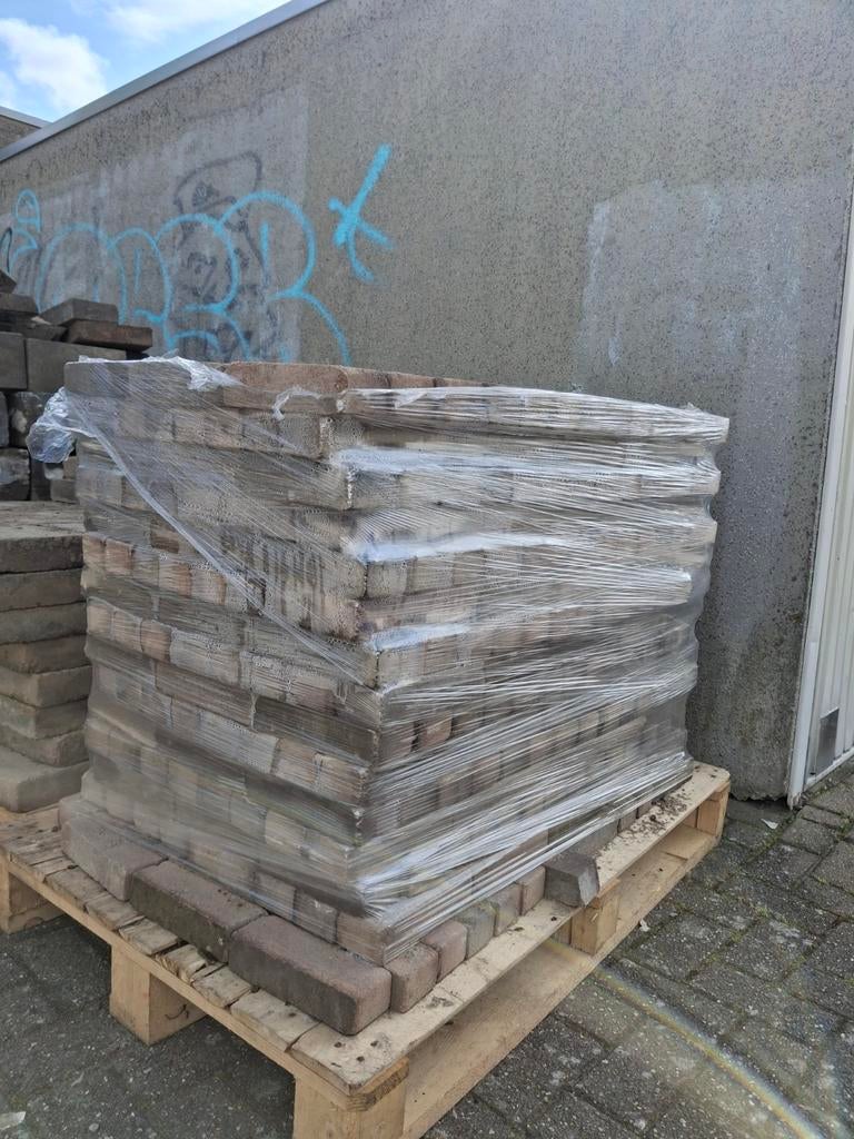 Gratis bakstenen ruim 1.000 stuks, Doe-het-zelf en Verbouw, Metselstenen, Ophalen of Verzenden, Gebruikt, Bakstenen