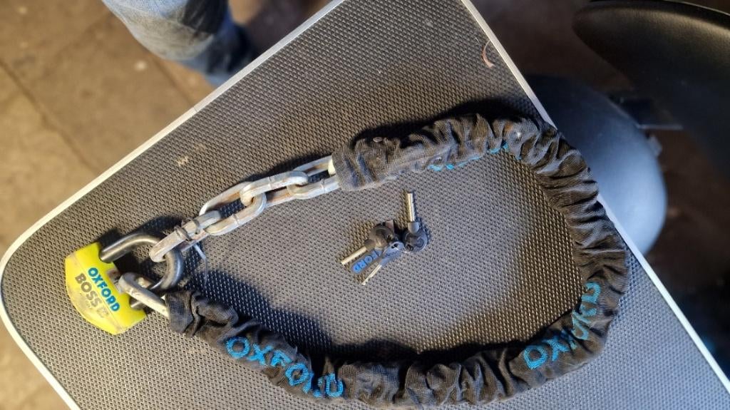 Oxford Boss 46 kettingslot Art4, Motoren, Ophalen, Zo goed als nieuw