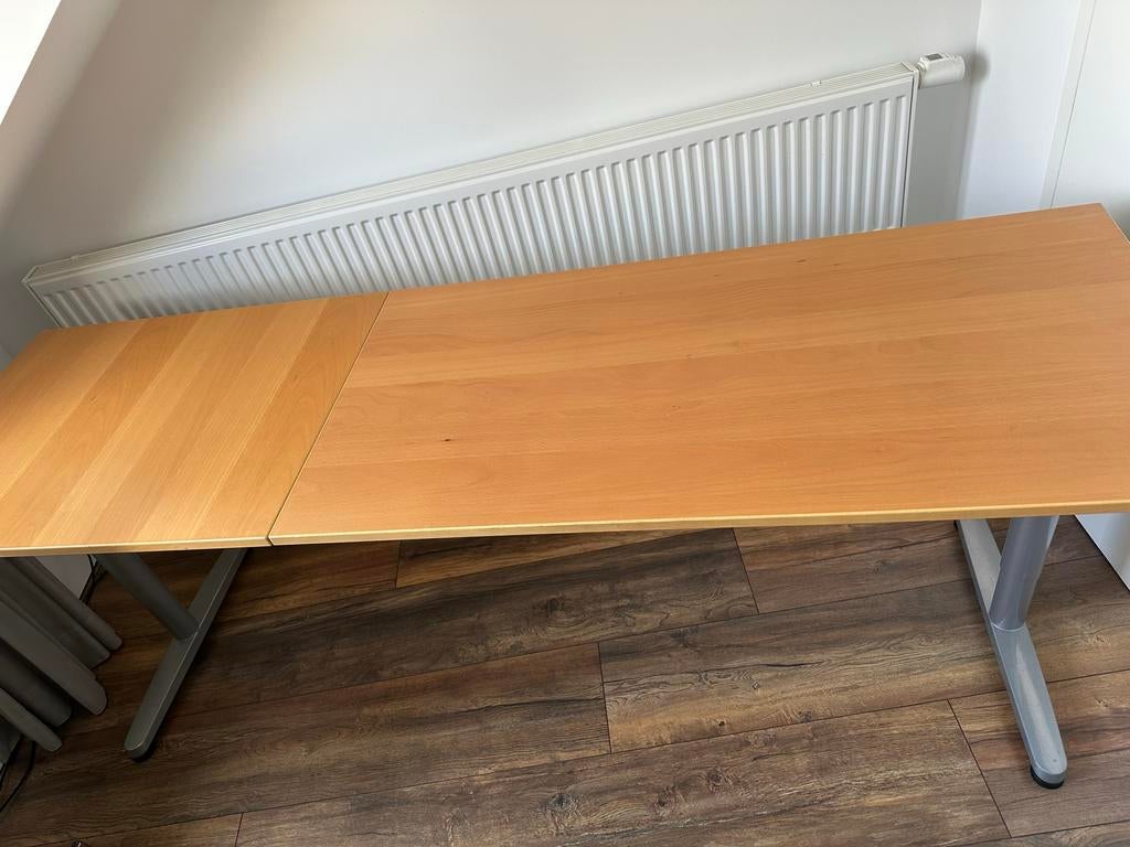Houten Ikea bureau met metalen poten, Ophalen, Gebruikt