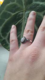 Zilver ring met regenboog maansteen, Sieraden, Tassen en Uiterlijk, Ringen, 19 tot 20, Ophalen of Verzenden, Zo goed als nieuw