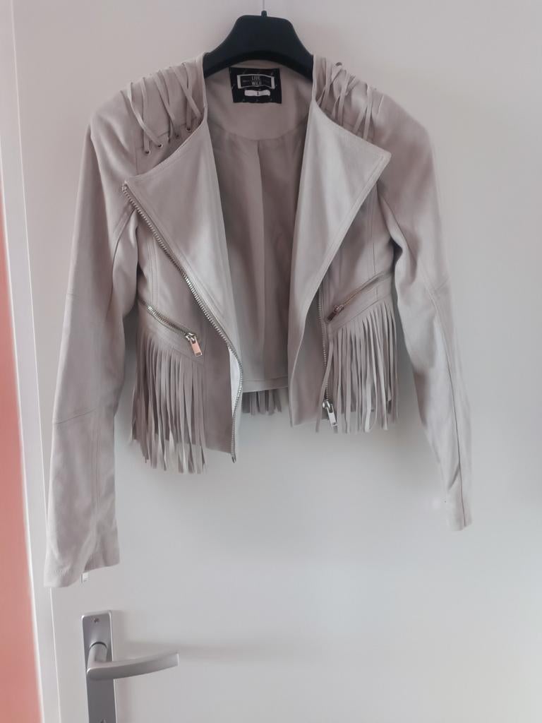 Stijlvol suède look jasje met franjes - Maat S, Beige, Ophalen of Verzenden, Maat 36 (S), Onbekend