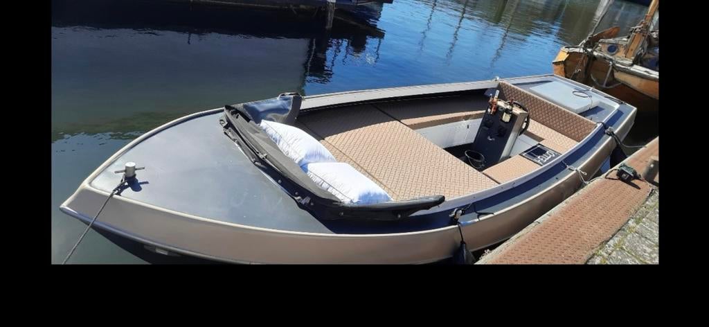 Mooie stalen sloep /vlet 660 bij 235 nieuwe kap en kussens!!, Gebruikt, Binnenboordmotor, Diesel, Ophalen of Verzenden