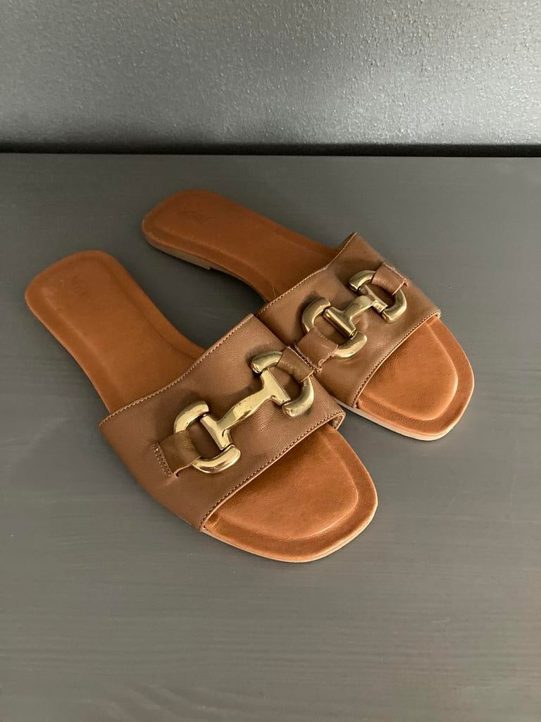 Notre V slippers cognac 41 izgs, Kleding | Dames, Schoenen, Ophalen of Verzenden, Zo goed als nieuw, Bruin