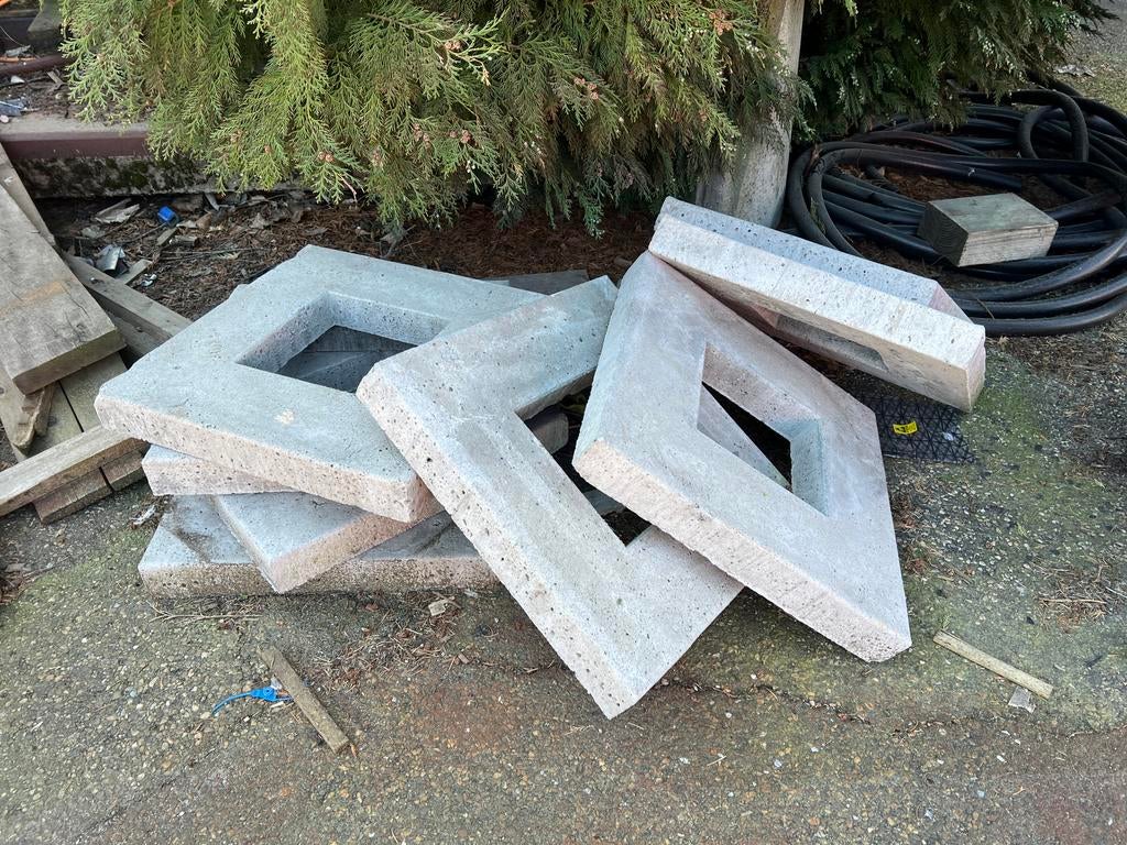 Betonnen tegels met uitsparing voor plant oid 8 stuks, Ophalen, Zo goed als nieuw, Beton, Terrastegels