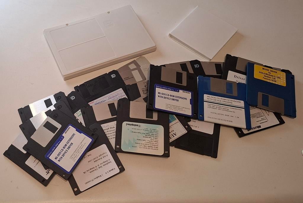 Diskettes met 2 opbergdoosjes, Ophalen of Verzenden, Gebruikt