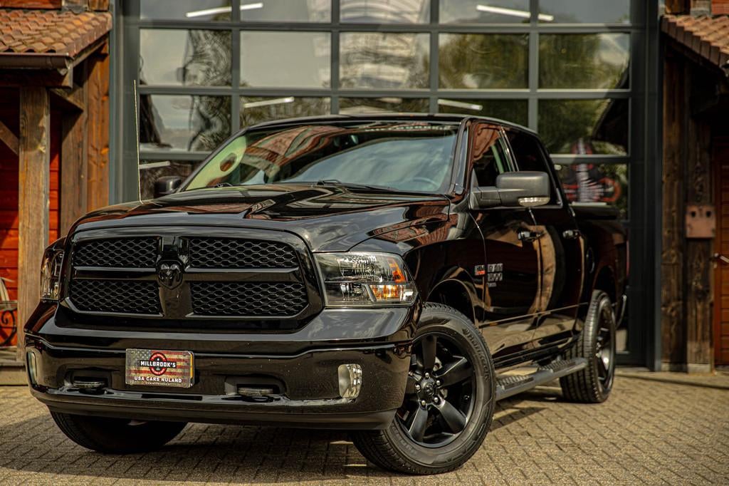 Dodge Ram 1500 5.7 V8 4x4 Crew Cab 5'7 Orgineel Nederlands, Auto's, Automaat, Gebruikt, 5654 cc, 402 pk