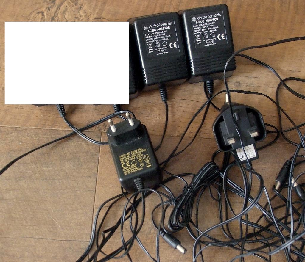 vier adapters 9 volt (voor pedalen) Electro Harmonix  (2x), Ophalen of Verzenden, Nieuw