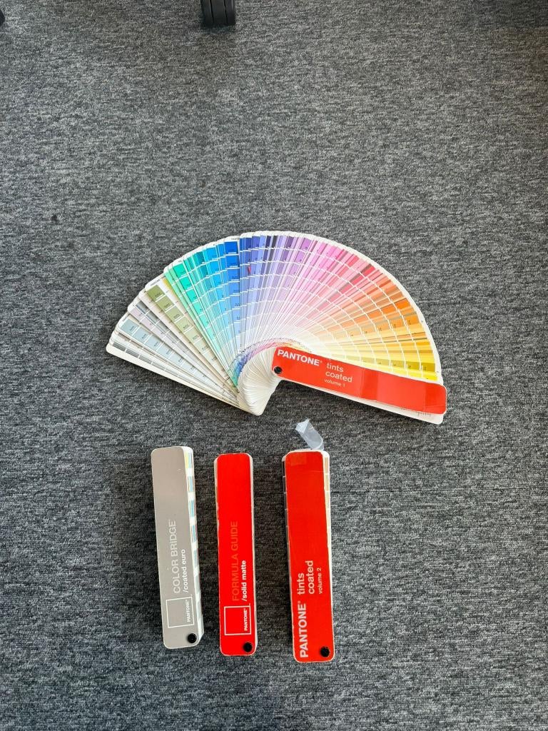 Pantone Color Waaier Set Tints Coated, Ophalen of Verzenden, Zo goed als nieuw, Techniek