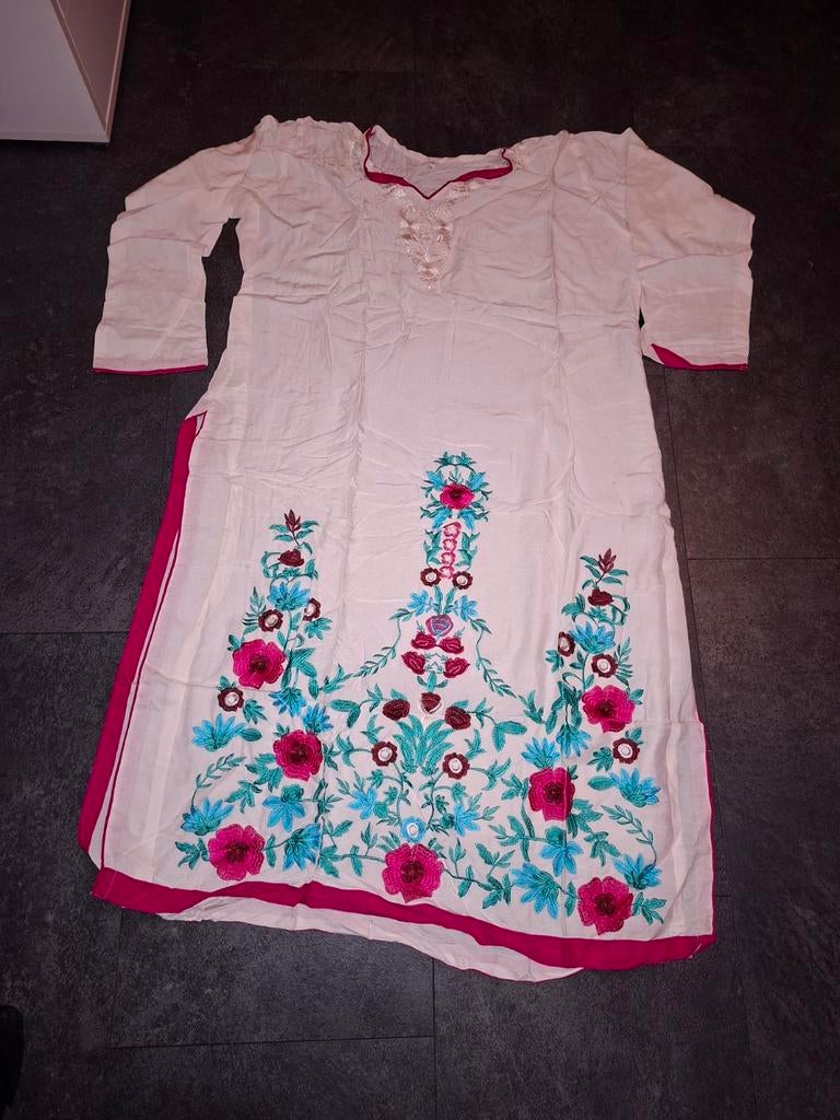 Indiase Salwaar Kameez met bloemenborduurwerk, Ophalen of Verzenden, Nieuw