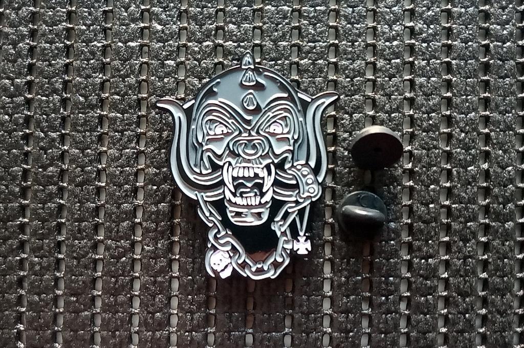Motorhead prachtige shaped snaggletooth pin badge speld n9, Verzenden, Nieuw, Overige typen