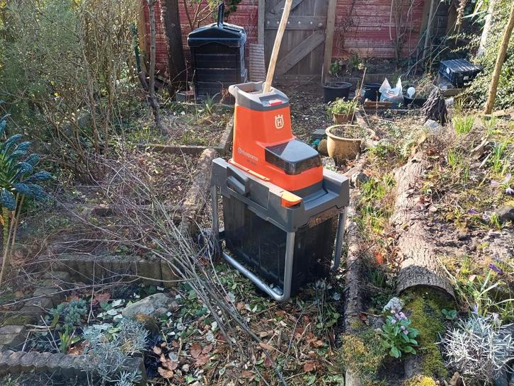 Te huur Husqvarna GS340is takkenversnipperaar / hakselaar, Tuin en Terras, Hakselaars, Nieuw, Elektrisch, Met opvangbak, Ophalen