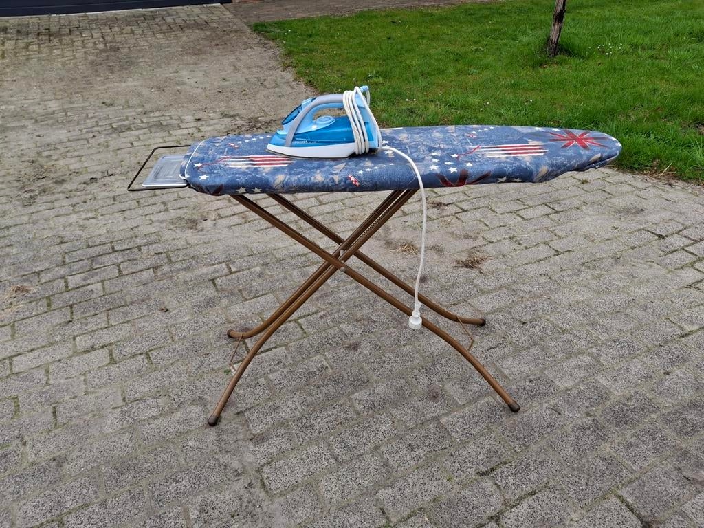 Strijkijzer en strijkplank, Ophalen, Gebruikt