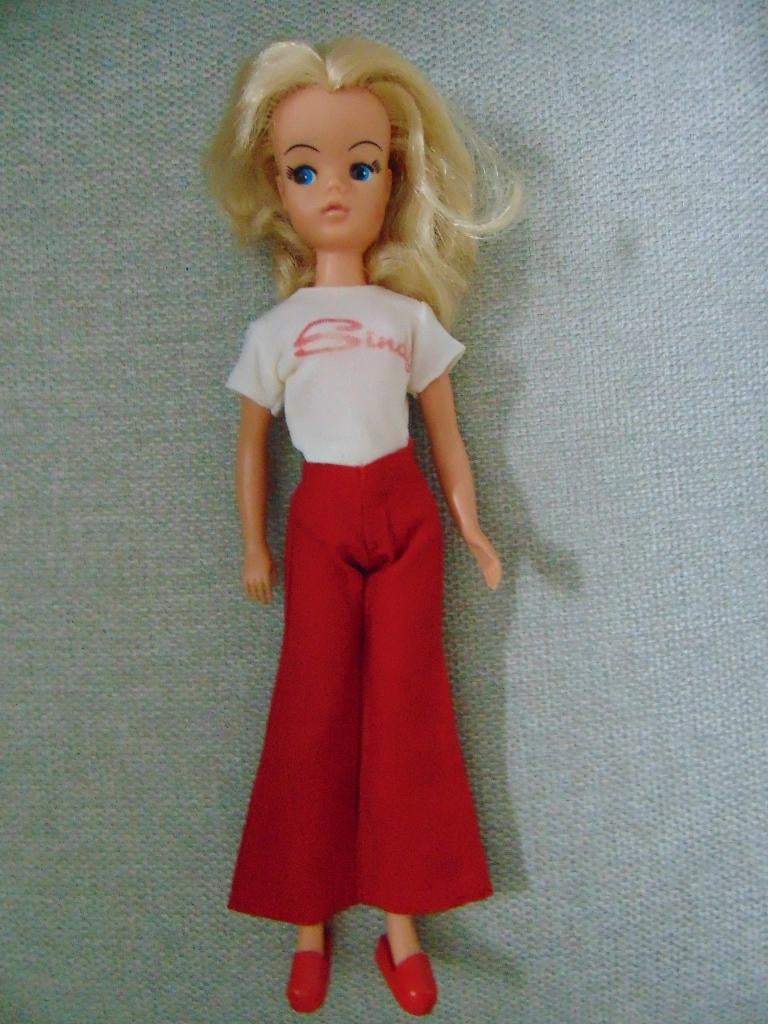 Sindy pop in outfit Weekender, Verzamelen, Ophalen of Verzenden, Gebruikt, Pop