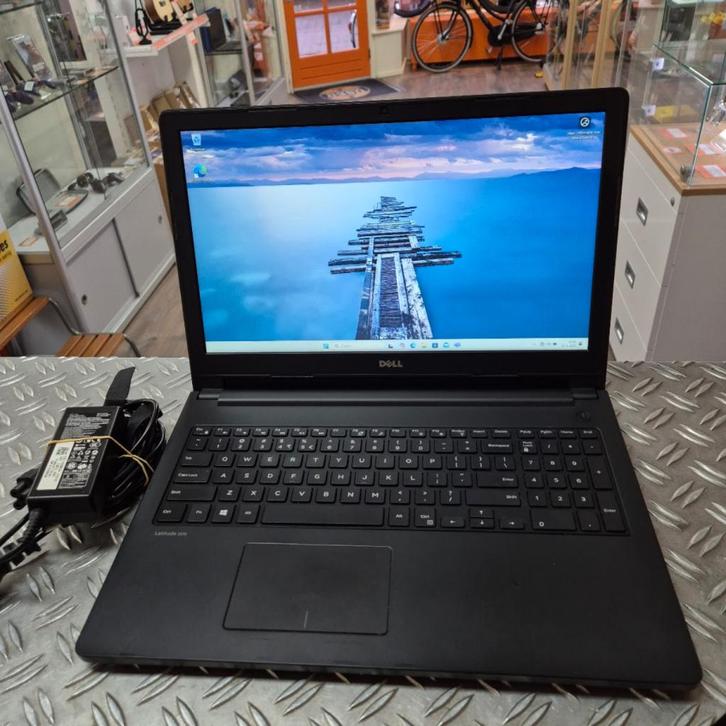 Dell Latitude 3570-Intel i5-6200U -8GB -256GB SSD-Win 11, Computers en Software, Windows Laptops, Zo goed als nieuw