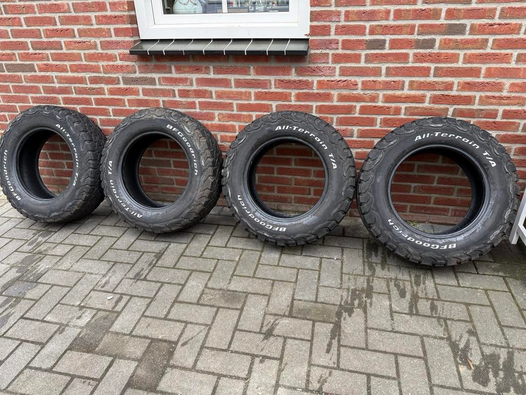 BF Goodrich All Terrain ko2 Banden 215 70 R16, Ophalen, Gebruikt, Overige, Overige maten