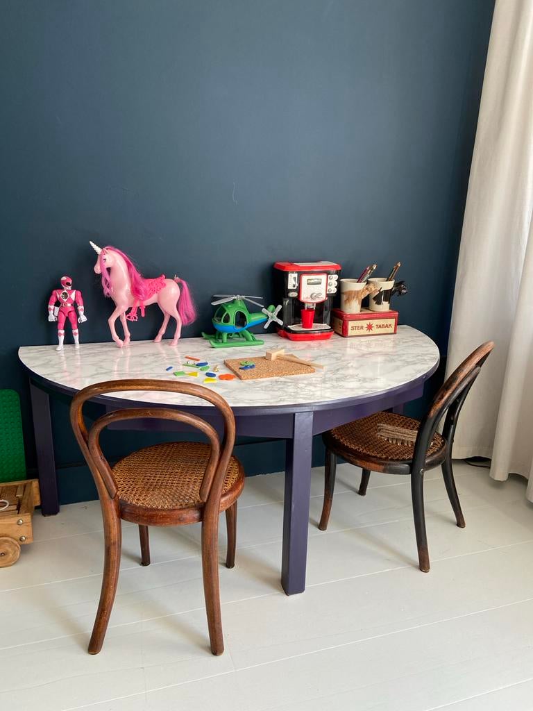 Kinderbureau Bistro Mini Marmerlook Paars, Ophalen, Zo goed als nieuw, Tafel(s)