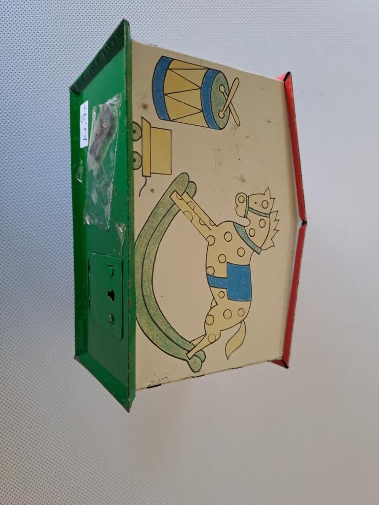 Vintage spaarpot huisje met kinderfiguren, Ophalen of Verzenden